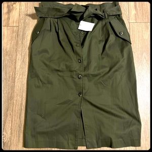 Women’s H&M Green skirt below the knee with pockets paper bag olive
